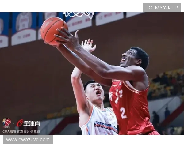 CBA联赛新赛季战况激烈 热血拼搏展现中国篮球新风采